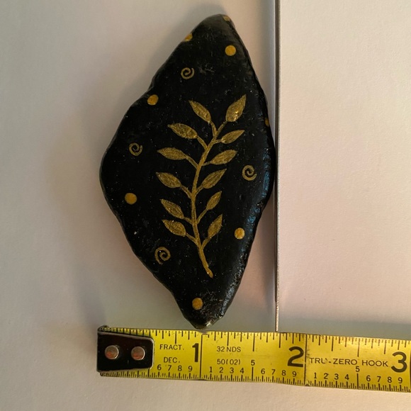 Hand painted leaf tile - Picture 3 of 4